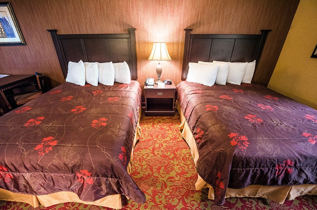 castle-inn-disneyland-beds